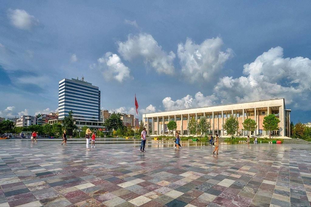 Central - Spacious 2 Bedroom * Tirana